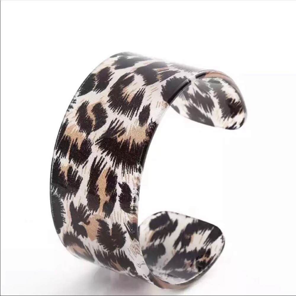 Leopard Acrylic Bangle